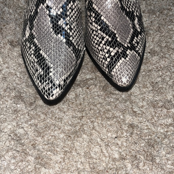 Steve Madden Preston Snake Print Point Toe Leather Ankle Boot size 6.5 - Picture 5 of 8